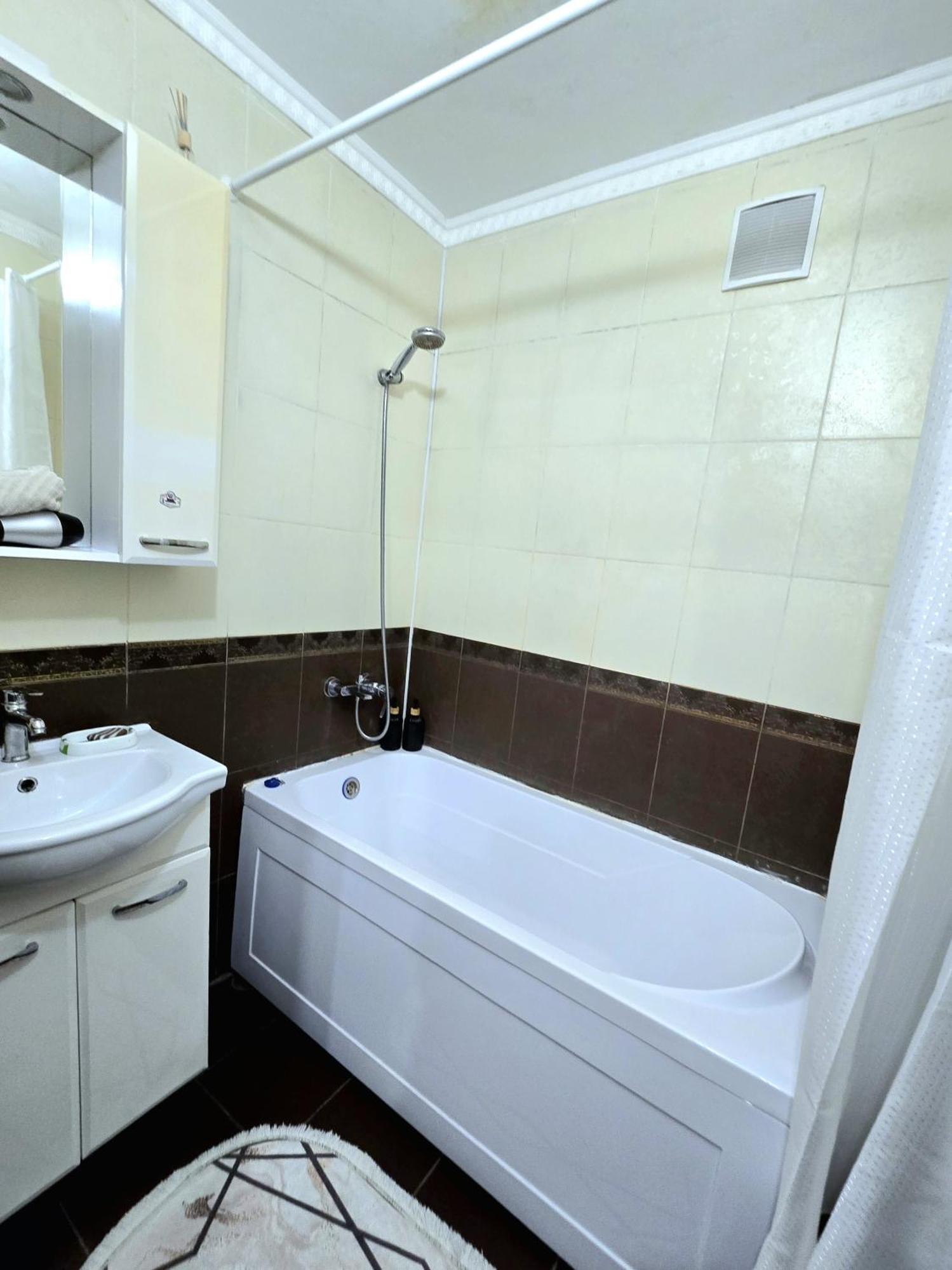 Ferienwohnung Двухкомнатная "Аэропорт Астана" Exterior foto